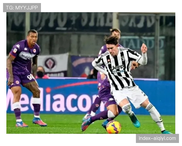 特写:弗拉霍维奇赛后加练射门,强调“压迫始于前锋的第一脚触球” 特写:弗拉霍维奇赛后加练射门,强调“压迫始于前锋的第一脚触球”